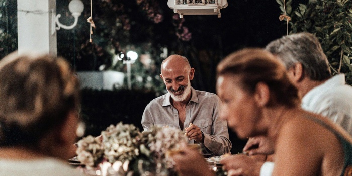 Hosting Without Extra Chairs: The Seating Strategy That Doesn’t Require Buying Anything