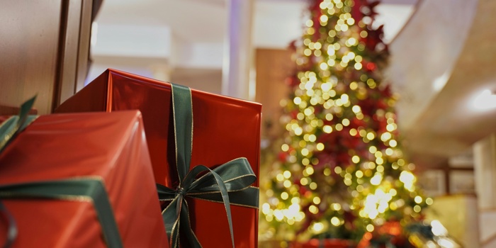 The Gift-Guide Detox: How to Shop the Holidays Without Panic-Buying